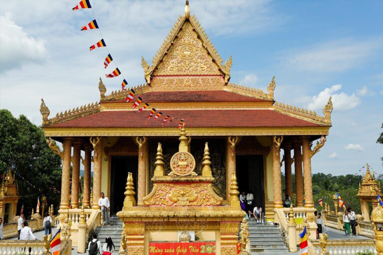 Lễ Sene Dolta và hội đua bò Bảy Núi